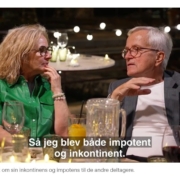 Foto af Tom, der snakker med anden deltager